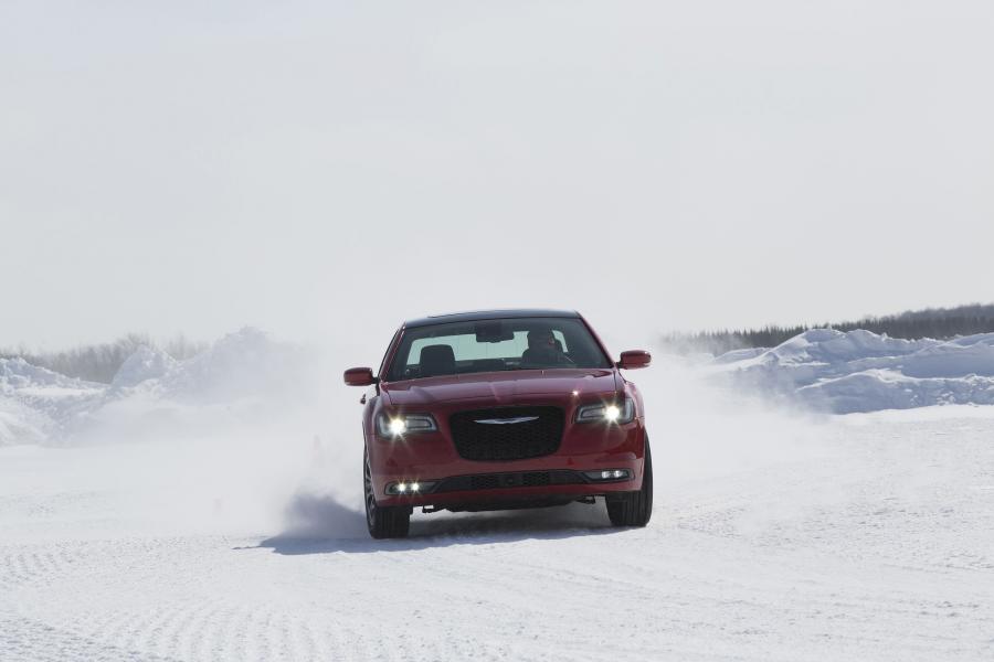  Chrysler 300S AWD 2015 года  (фото 3 из 6)